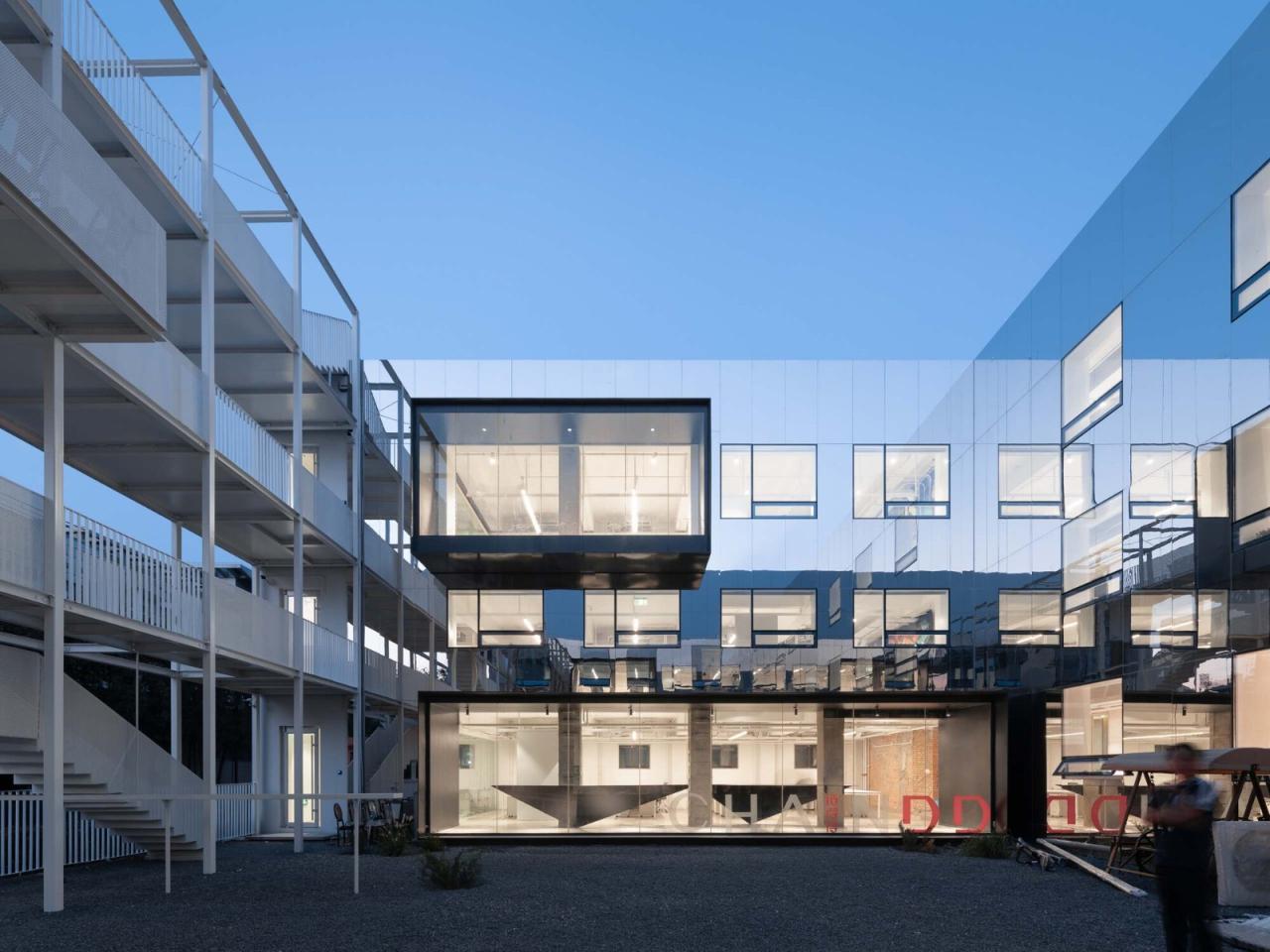 BIM建筑|钛媒体“折叠公园”，北京团河派出所旧址改造 / 靠近设计