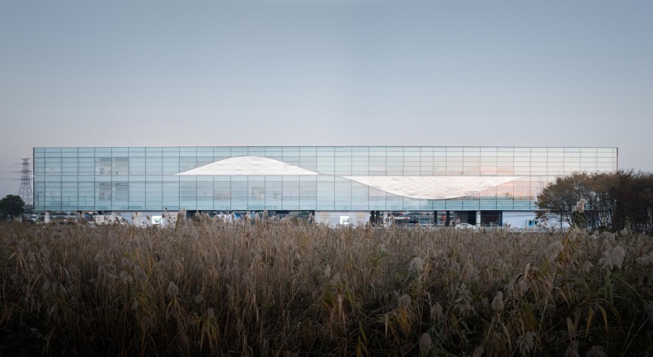 BIM建筑|沪杭高速嘉兴服务区：公路上的综合体 / goa大象设计