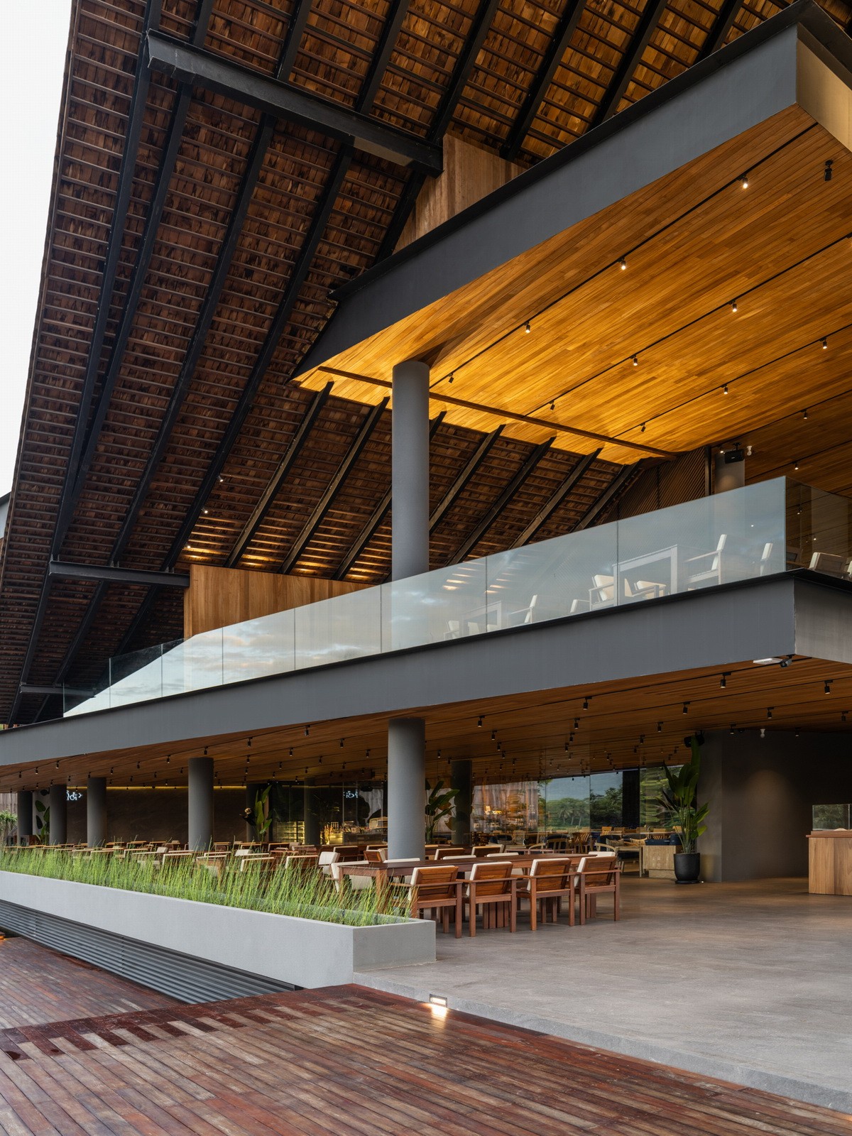 BIM建筑|超大规模泰式餐厅 Keereetara / IDIN Architects