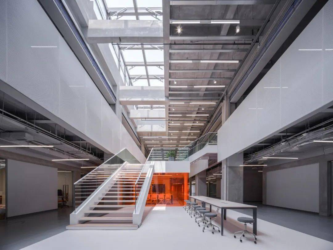 创邑MIX·罗秀路丨焕活新生，从“街角封闭旧盒子”到“绿色邻里会客厅” / 三益建筑