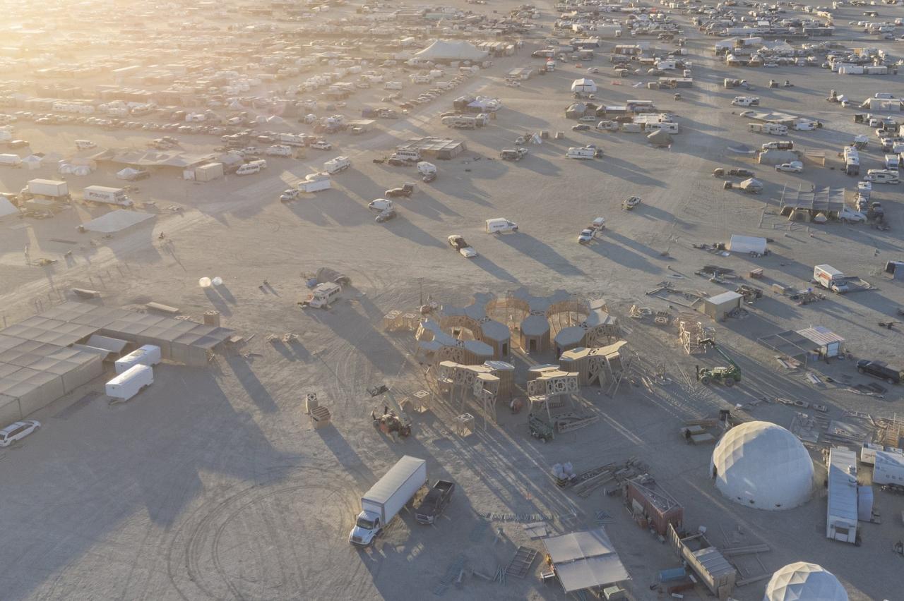 BIM建筑|火人节“宣泄/淨化”分形画廊 / MAMOU-MANI