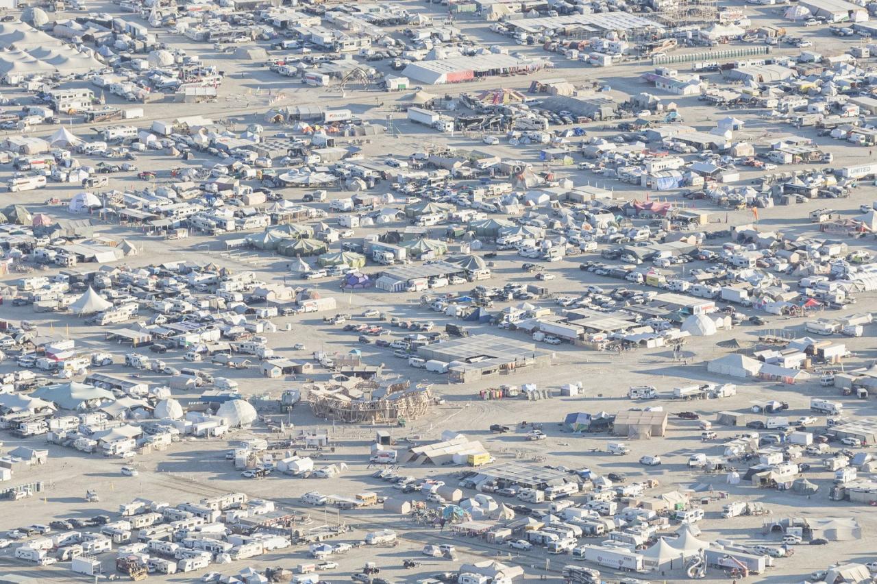 BIM建筑|火人节“宣泄/淨化”分形画廊 / MAMOU-MANI