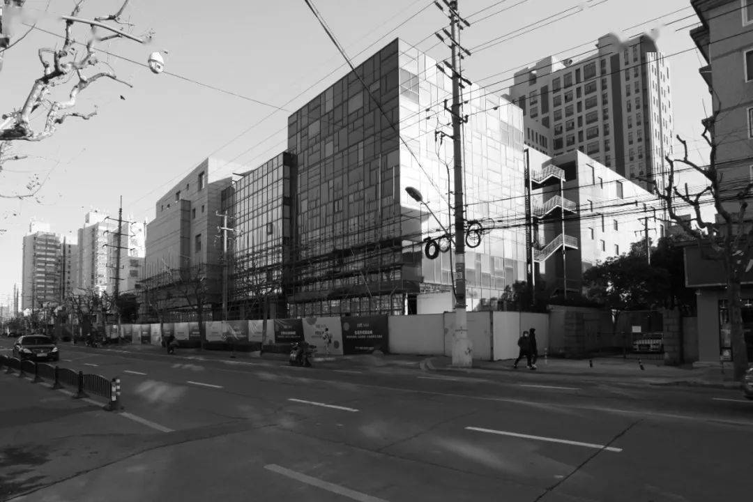 创邑MIX·罗秀路丨焕活新生，从“街角封闭旧盒子”到“绿色邻里会客厅” / 三益建筑