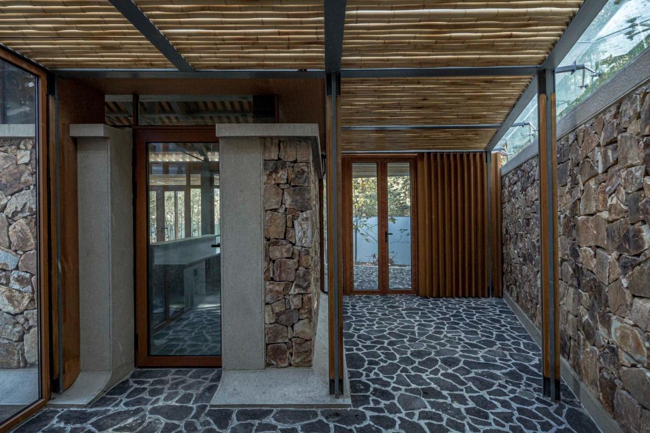 BIM建筑|南京汤山猿人洞游客驿站 / 东南大学建筑设计研究院建筑技术与艺术(ATA)工作室