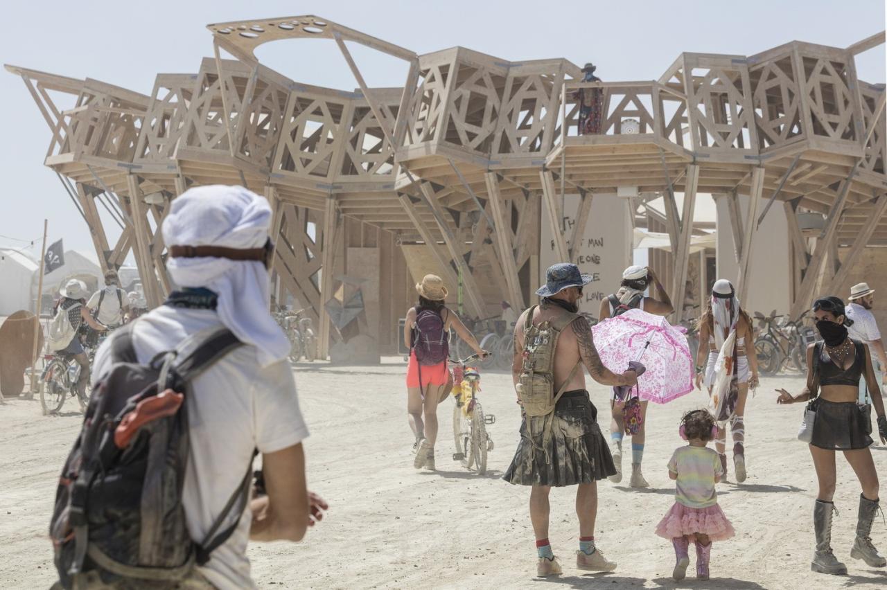 BIM建筑|火人节“宣泄/淨化”分形画廊 / MAMOU-MANI