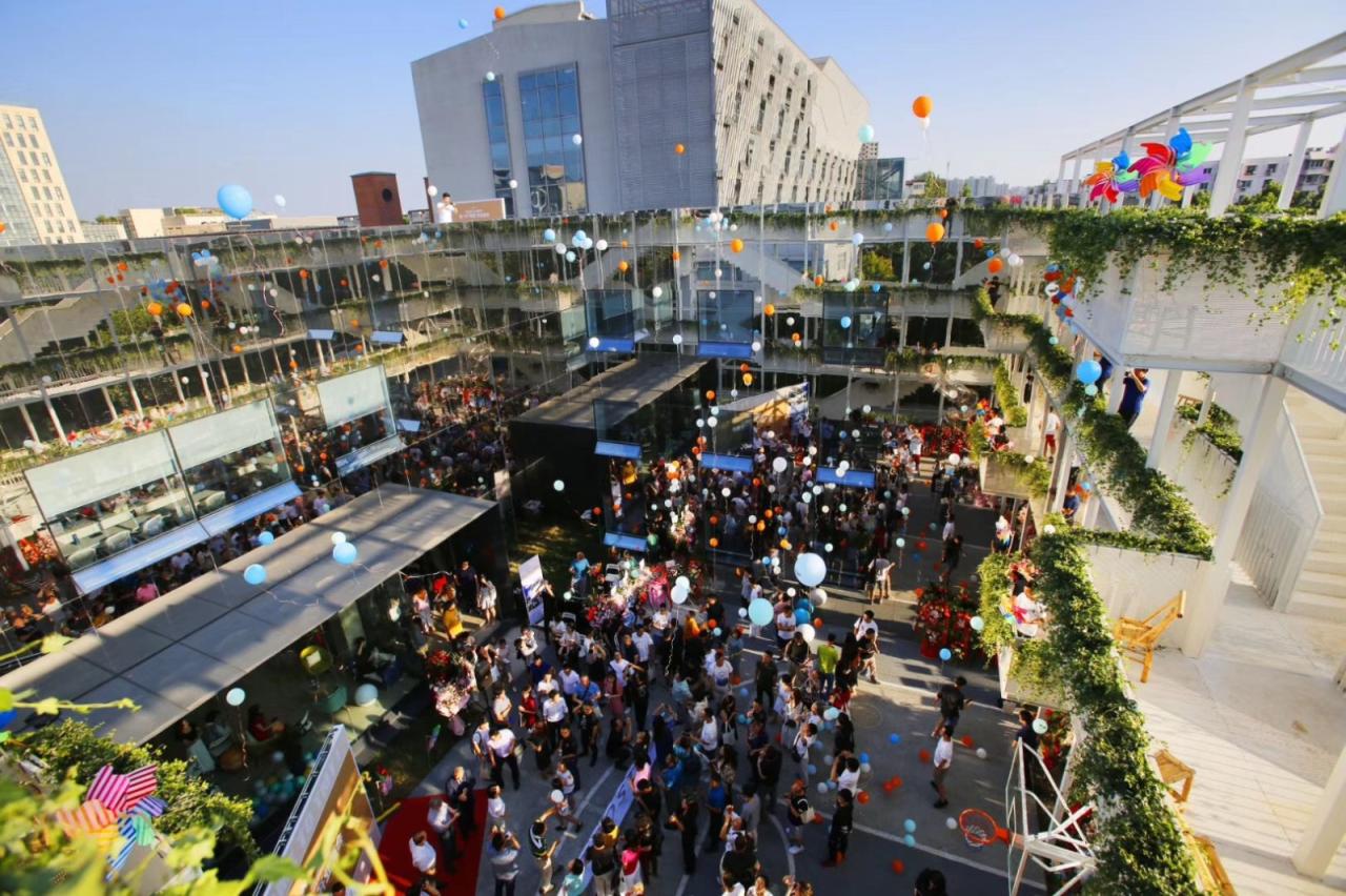 BIM建筑|钛媒体“折叠公园”，北京团河派出所旧址改造 / 靠近设计