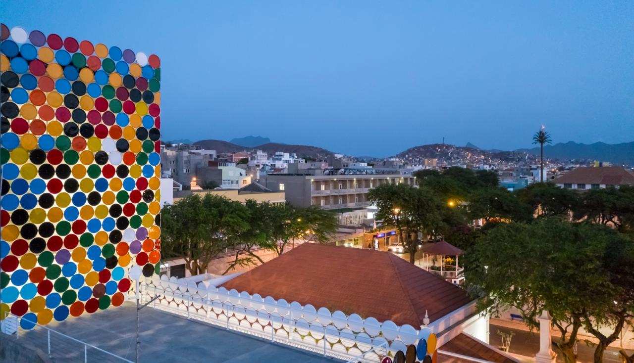 BIM建筑|桶盖表皮，CNAD 艺术工艺设计中心 / Ramos Castellano Arquitectos