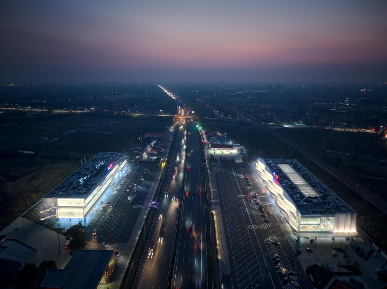 BIM建筑|沪杭高速嘉兴服务区：公路上的综合体 / goa大象设计