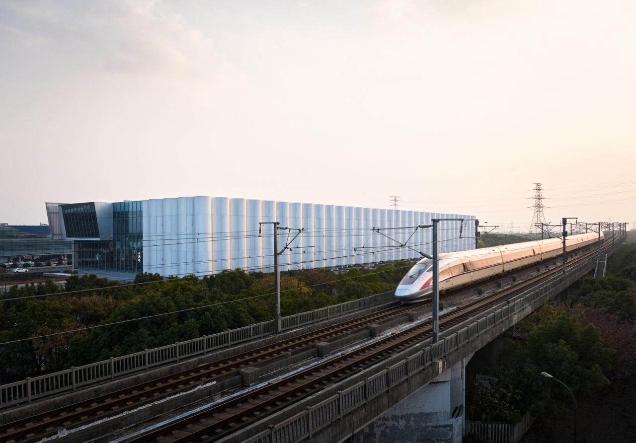 BIM建筑|沪杭高速嘉兴服务区：公路上的综合体 / goa大象设计