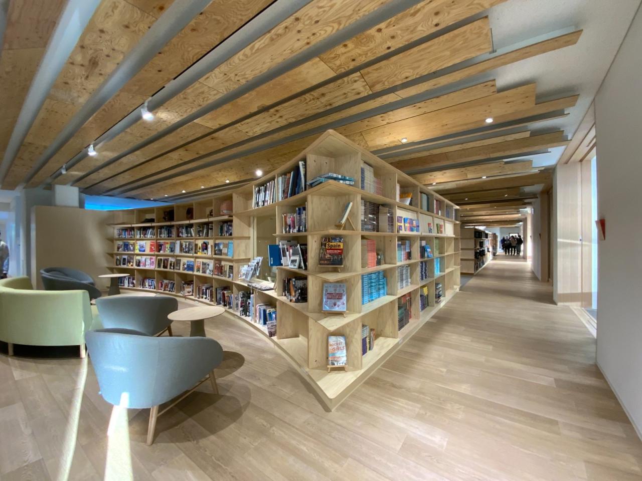 BIM建筑|横滨国际学校，内外均木质饰面 / 大成建设 + 隈研吾建筑都市设计事务所