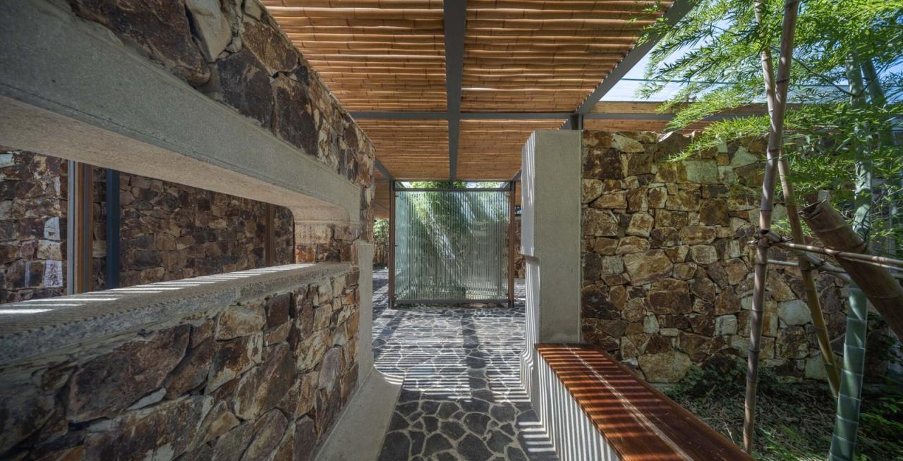 BIM建筑|南京汤山猿人洞游客驿站 / 东南大学建筑设计研究院建筑技术与艺术(ATA)工作室