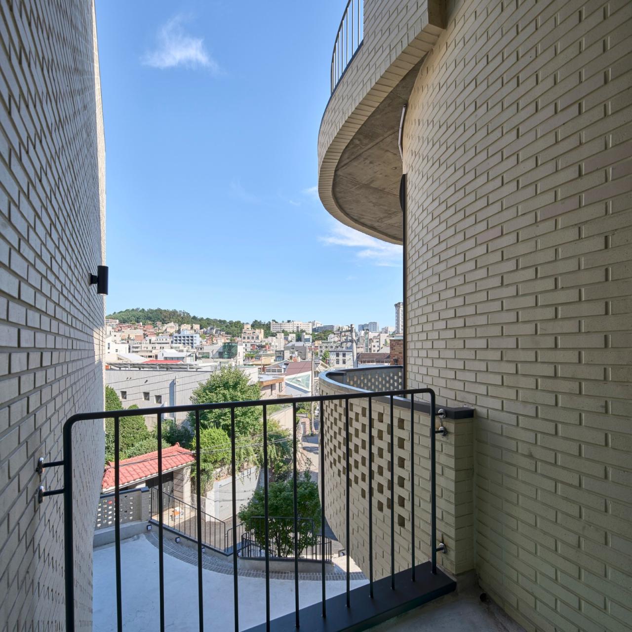 BIM建筑|通向街角的楼梯，Y2 综合大楼 / DAAL