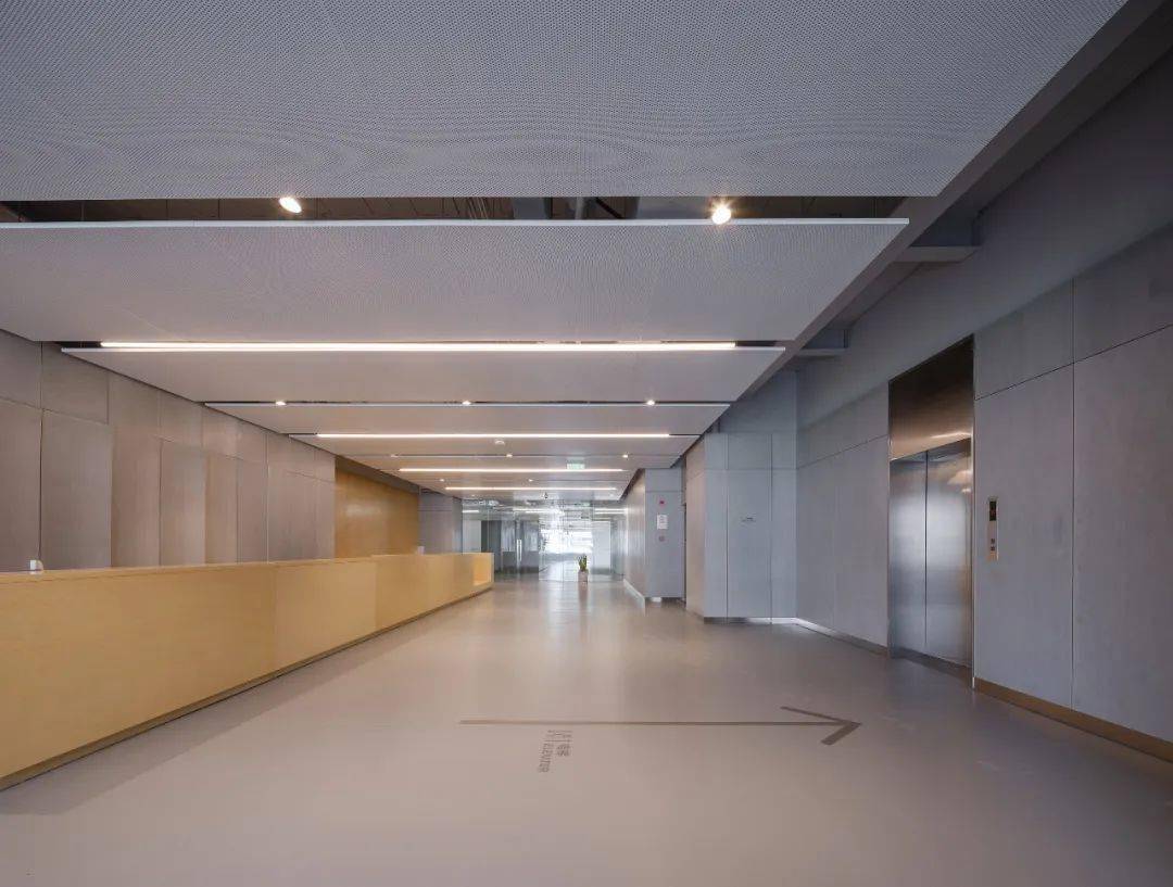 创邑MIX·罗秀路丨焕活新生，从“街角封闭旧盒子”到“绿色邻里会客厅” / 三益建筑