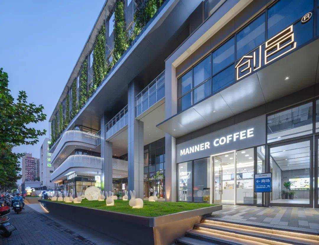 创邑MIX·罗秀路丨焕活新生，从“街角封闭旧盒子”到“绿色邻里会客厅” / 三益建筑