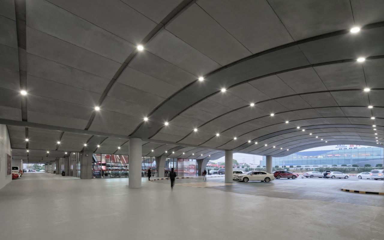 BIM建筑|沪杭高速嘉兴服务区：公路上的综合体 / goa大象设计