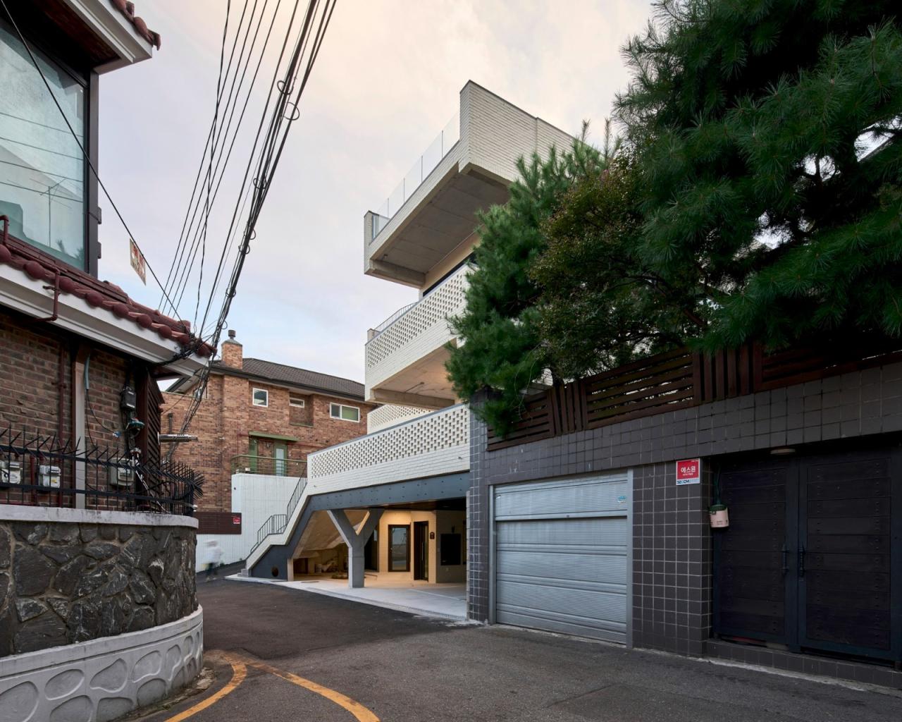 BIM建筑|通向街角的楼梯，Y2 综合大楼 / DAAL