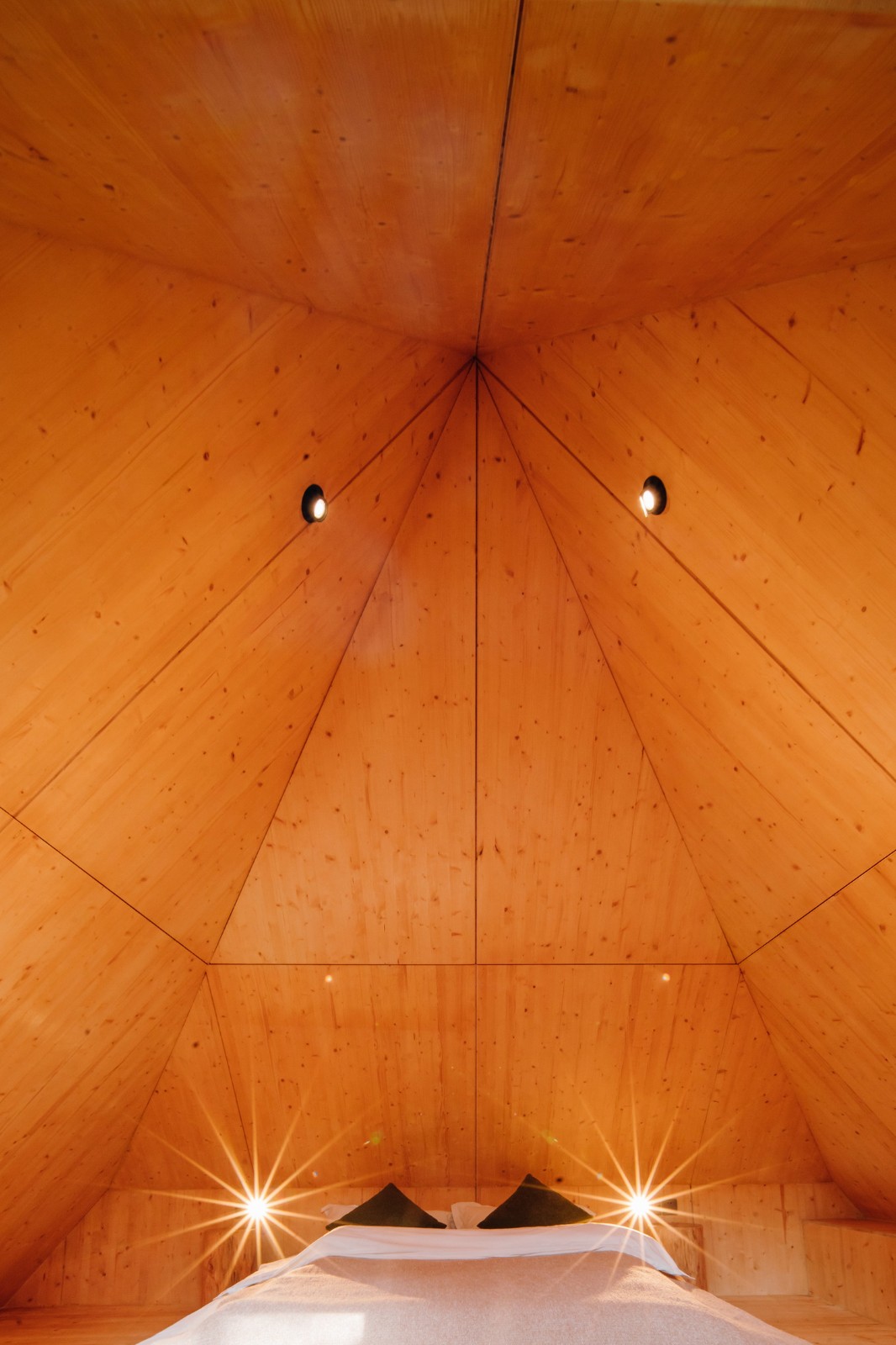 BIM建筑|荒野之家 #96# - 金字塔 / 个个世界 + 先进建筑实验室AaL