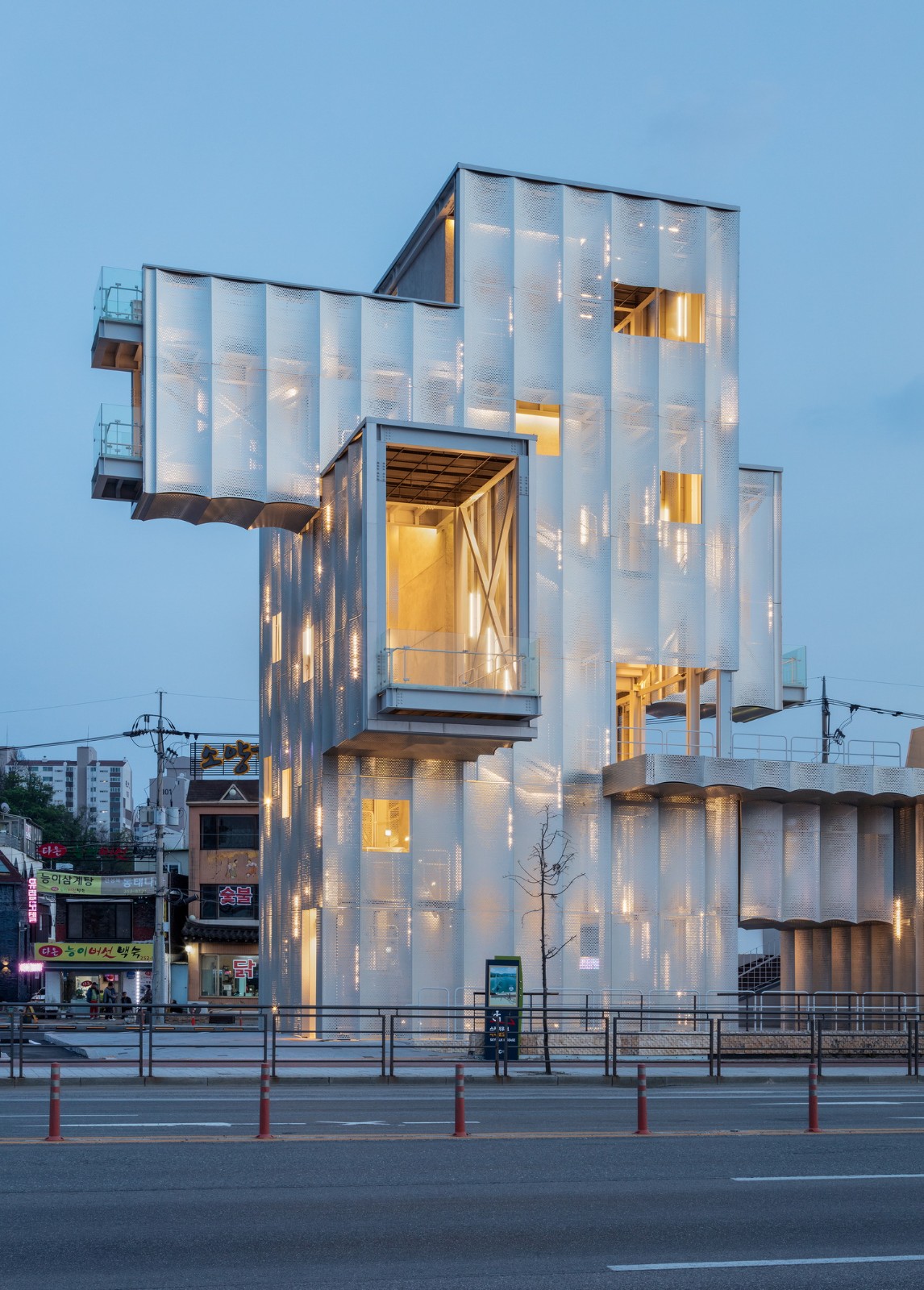 BIM建筑|穿孔板高阶用法，千高原观景台 / Emer-sys