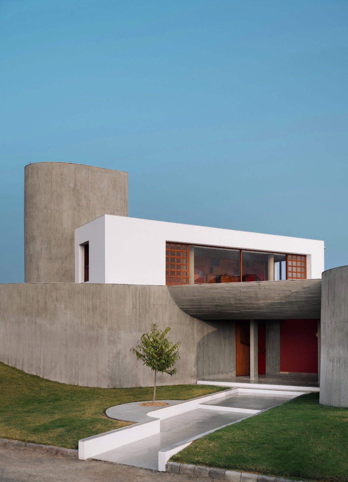 BIM建筑|围合之家 / Design Ni Dukaan