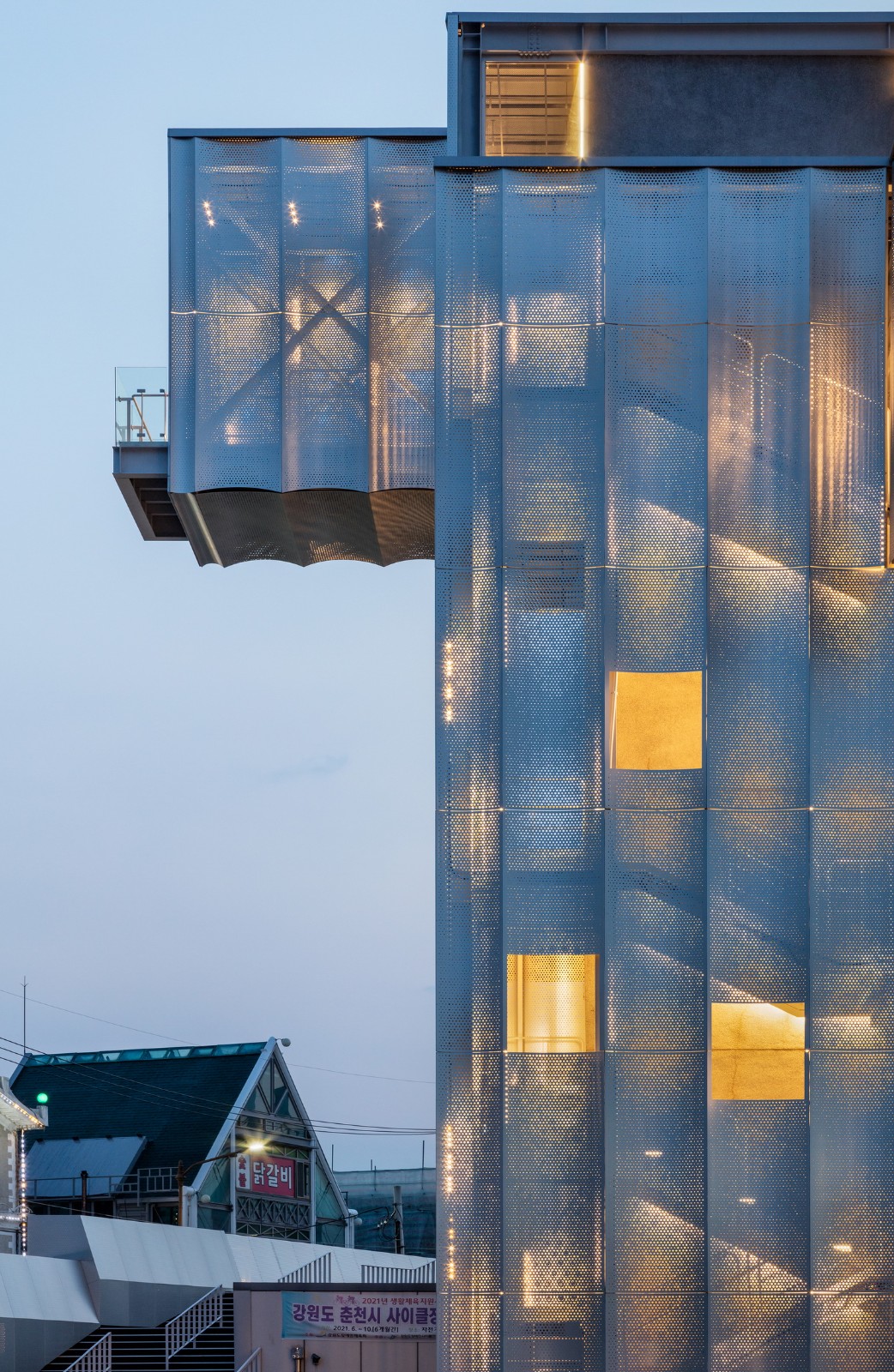 BIM建筑|穿孔板高阶用法，千高原观景台 / Emer-sys