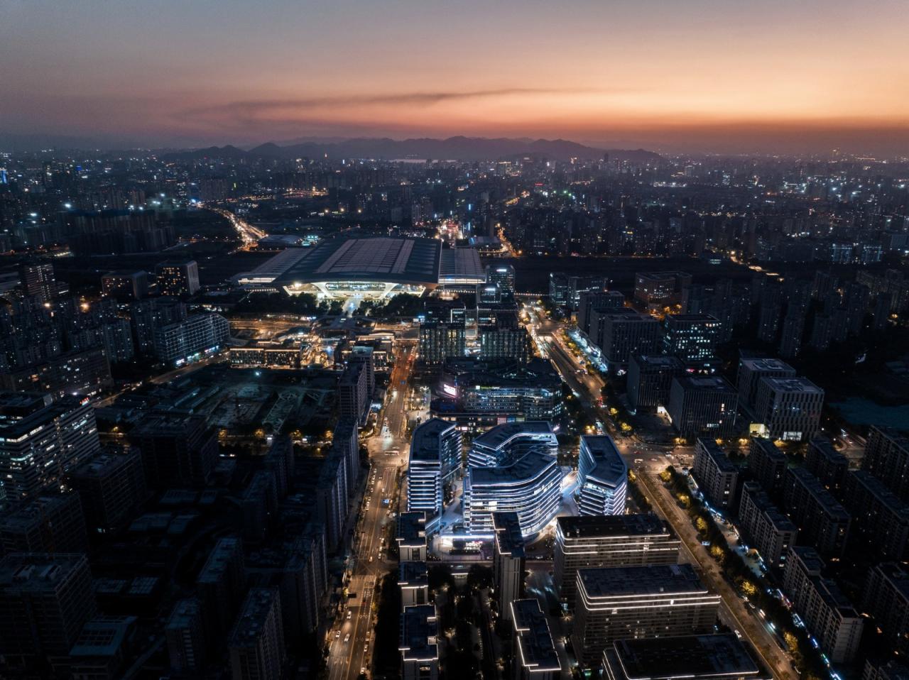 BIM建筑|顺势而为的扭转：杭州东站花园国际 / goa大象设计