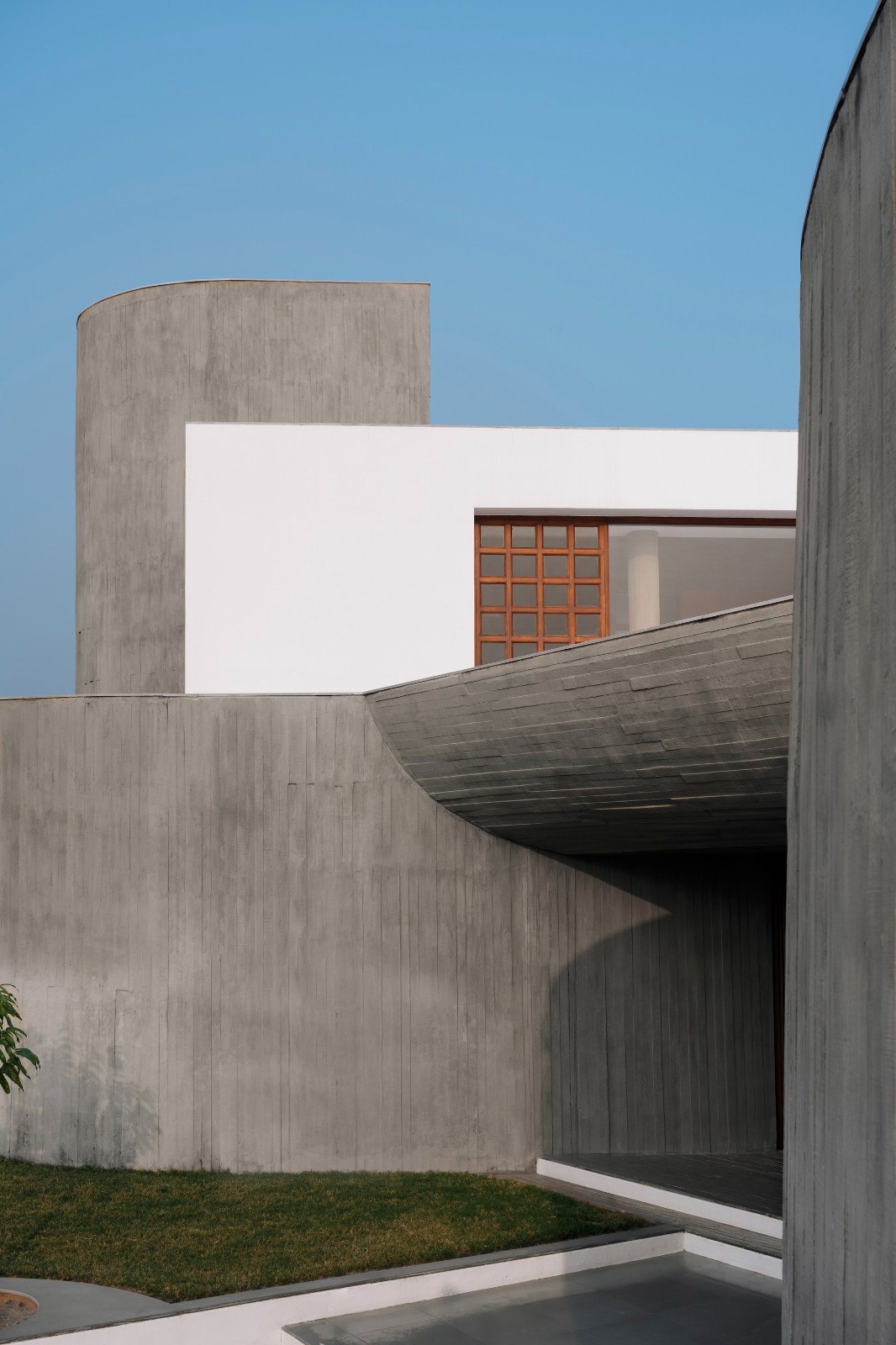 BIM建筑|围合之家 / Design Ni Dukaan