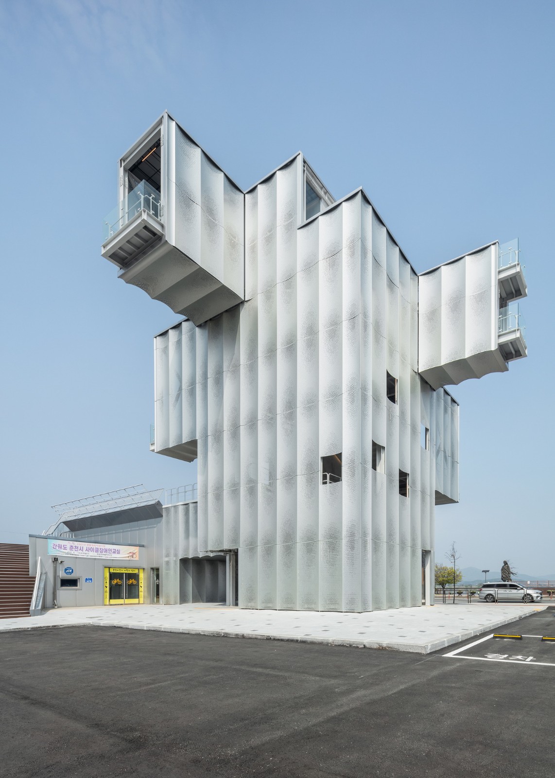 BIM建筑|穿孔板高阶用法，千高原观景台 / Emer-sys