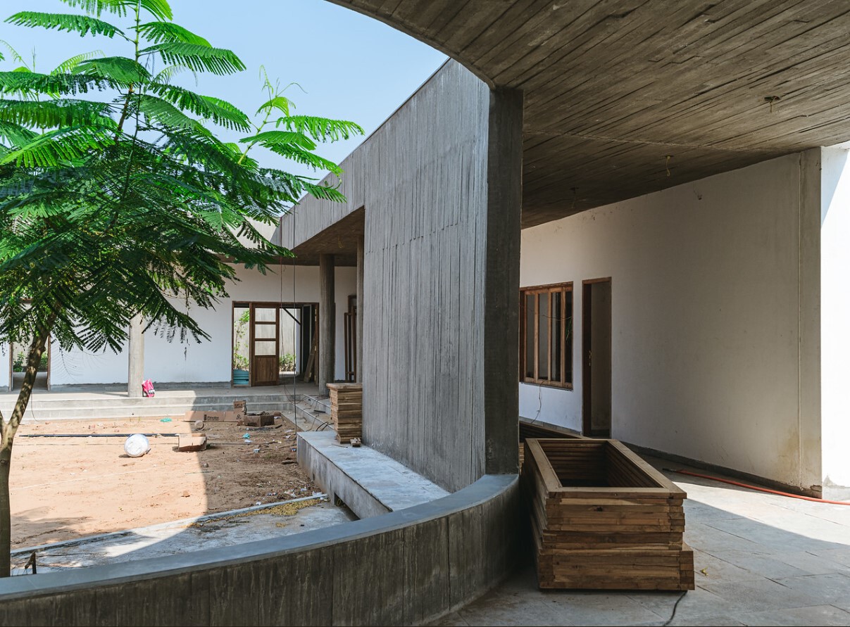 BIM建筑|围合之家 / Design Ni Dukaan