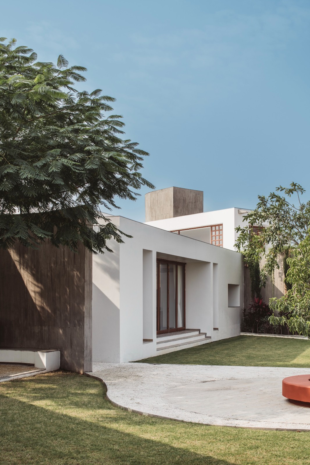 BIM建筑|围合之家 / Design Ni Dukaan