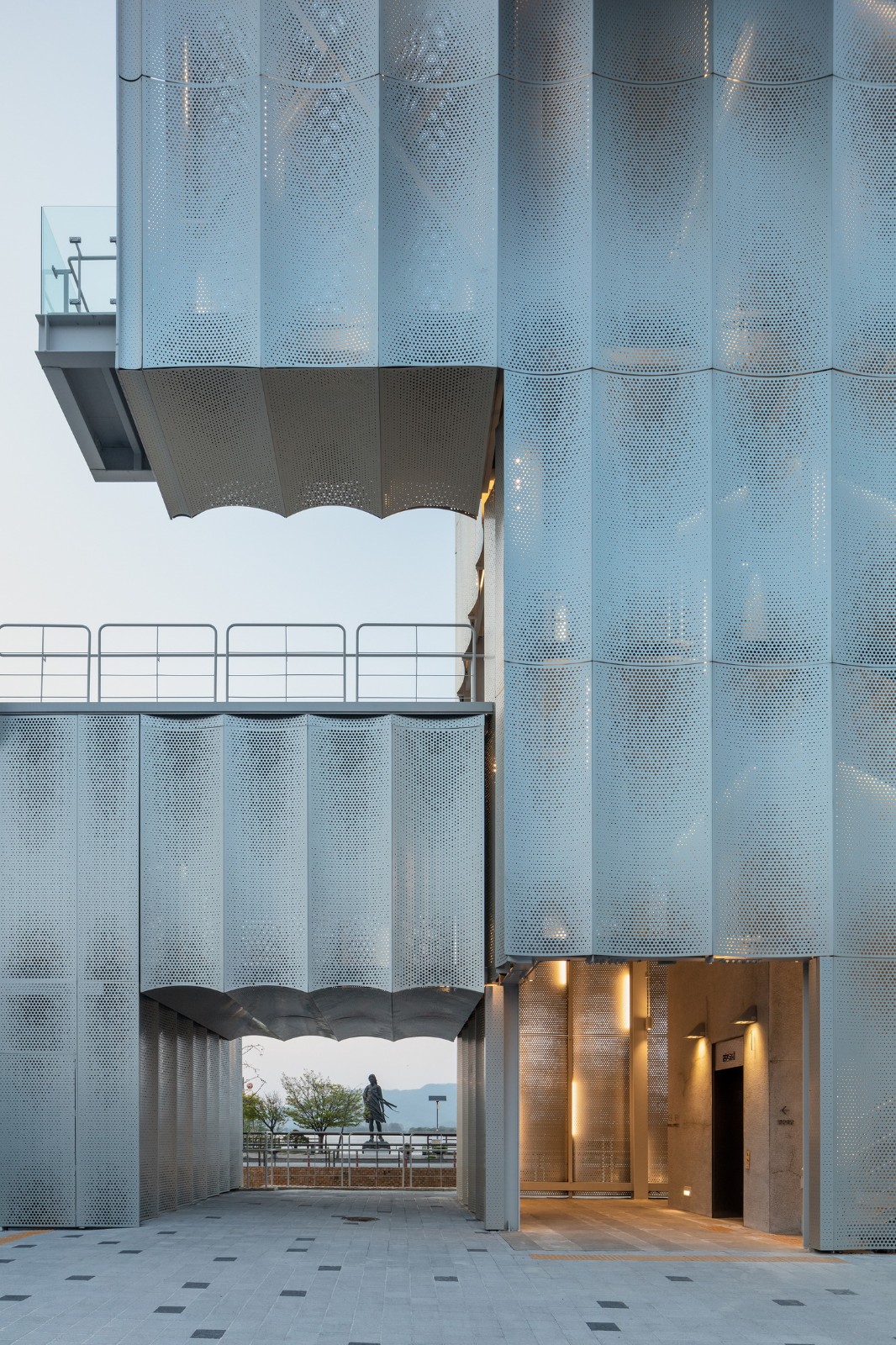 BIM建筑|穿孔板高阶用法，千高原观景台 / Emer-sys