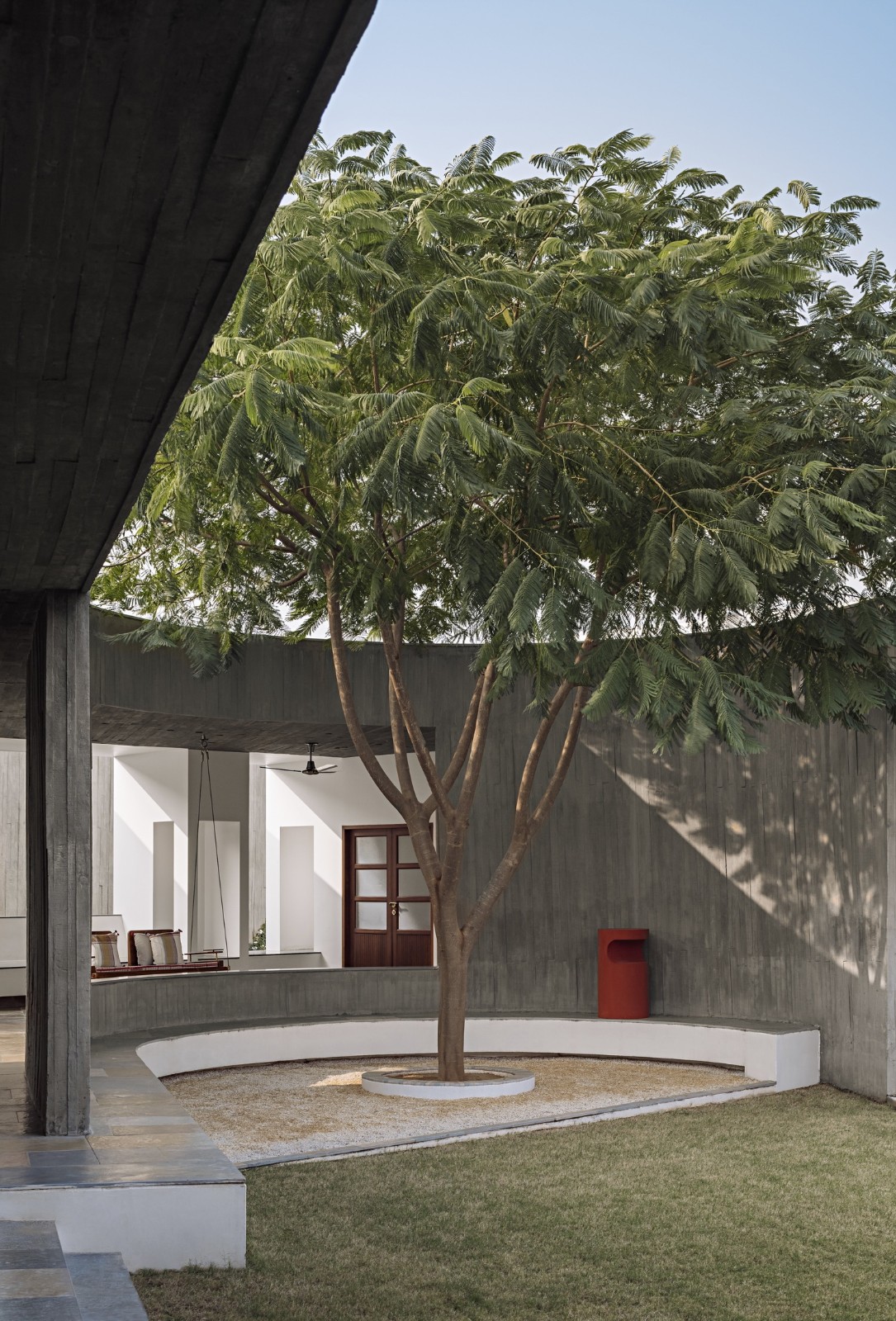 BIM建筑|围合之家 / Design Ni Dukaan