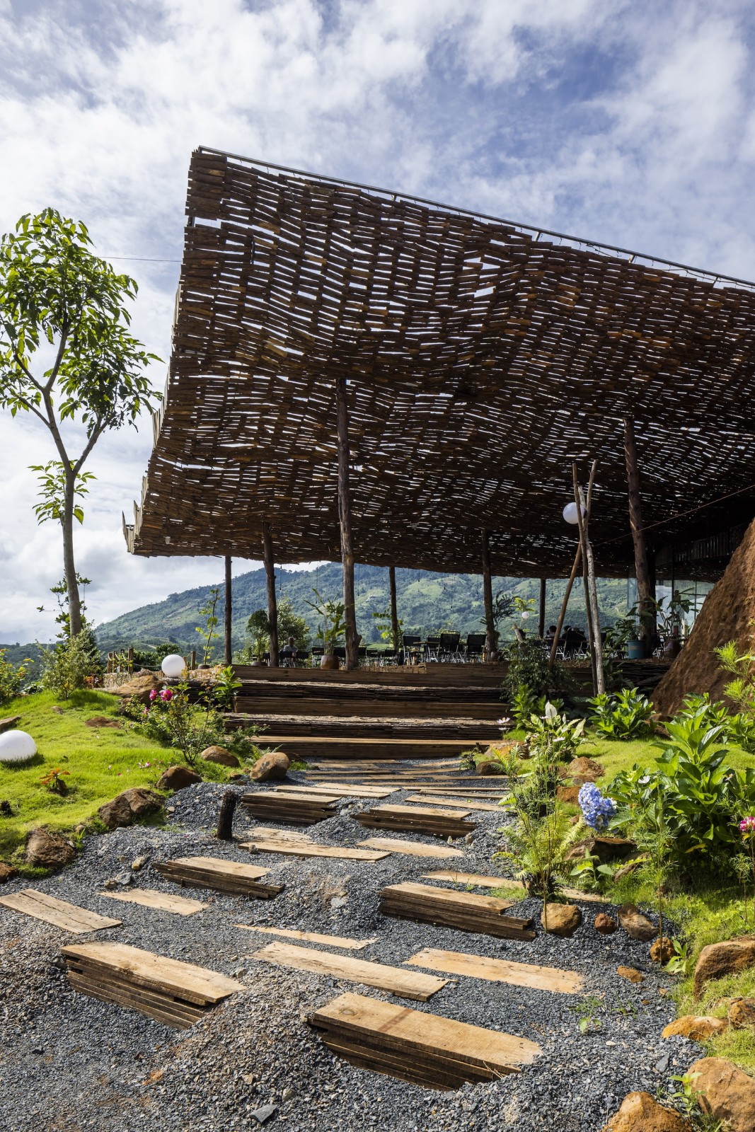 BIM建筑|隐隐看向天空，阮氏咖啡 / The Bloom