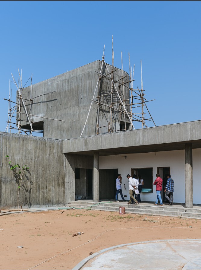 BIM建筑|围合之家 / Design Ni Dukaan