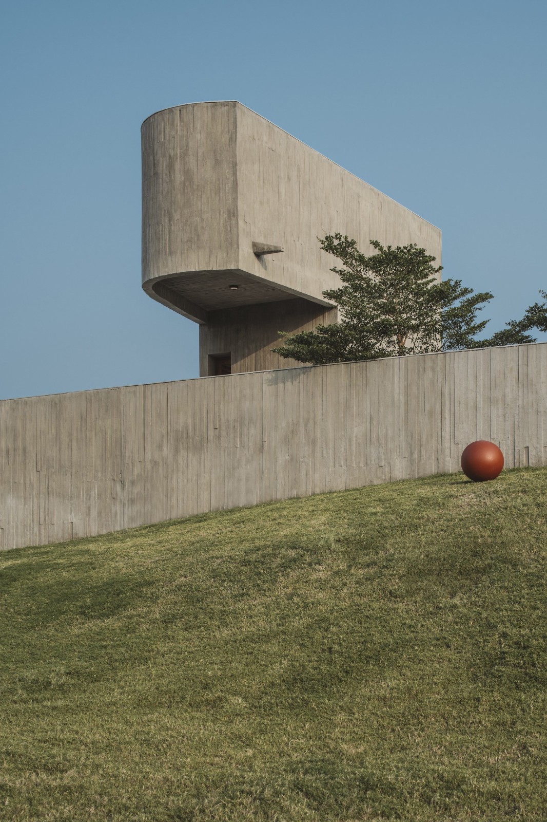 BIM建筑|围合之家 / Design Ni Dukaan