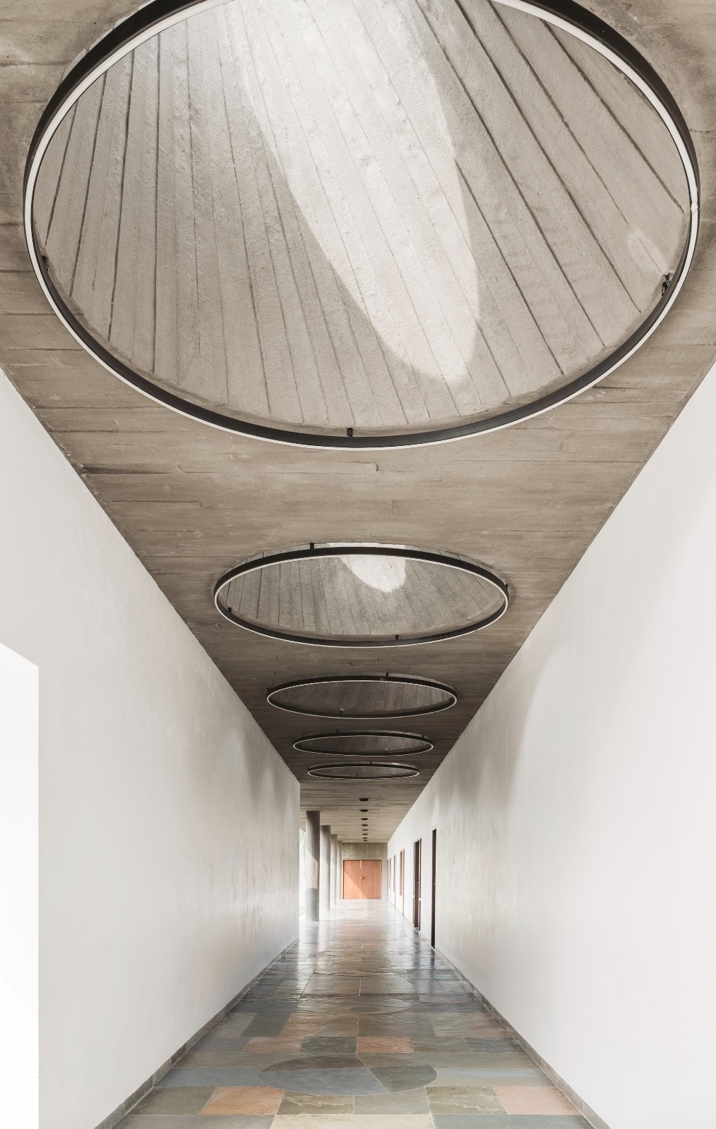 BIM建筑|围合之家 / Design Ni Dukaan