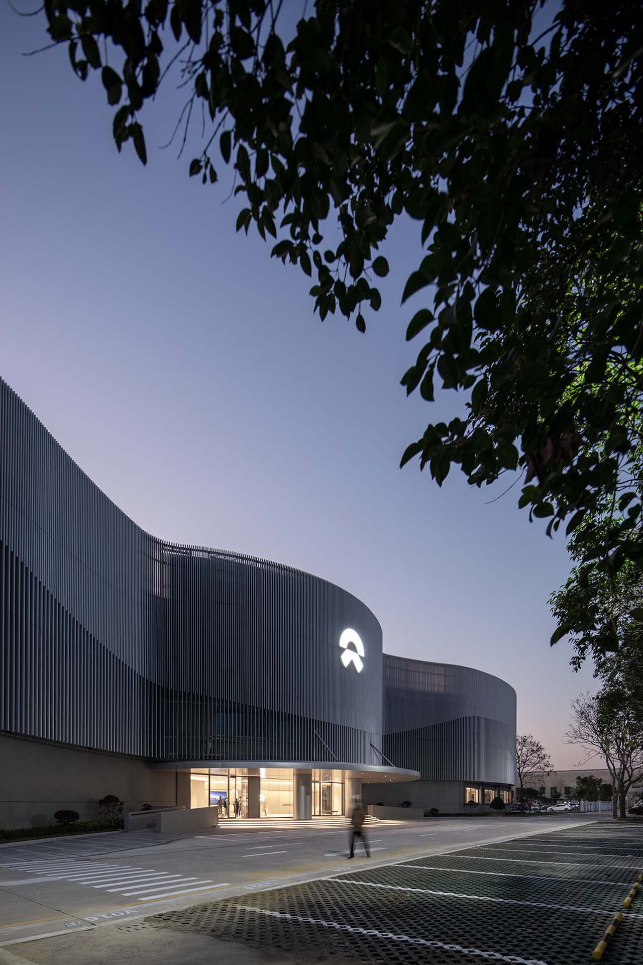 BIM建筑|蔚来交付中心 / Kokaistudios