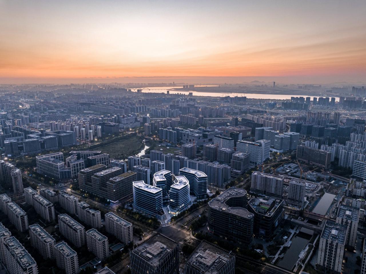 BIM建筑|顺势而为的扭转：杭州东站花园国际 / goa大象设计