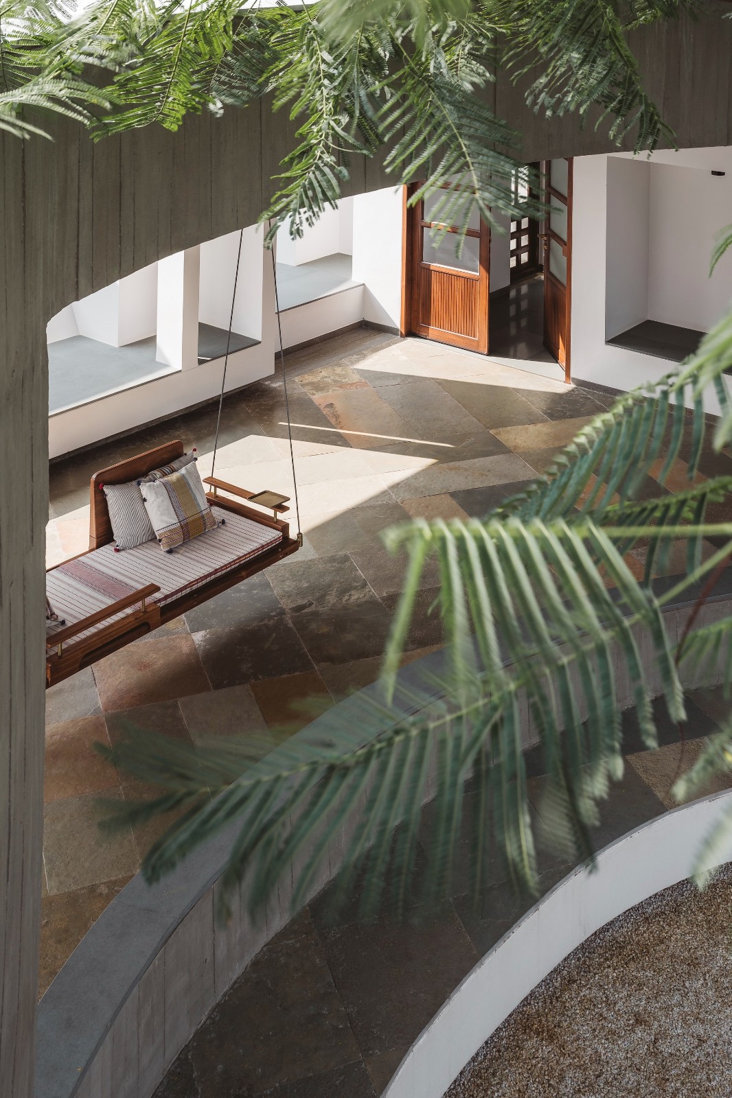 BIM建筑|围合之家 / Design Ni Dukaan