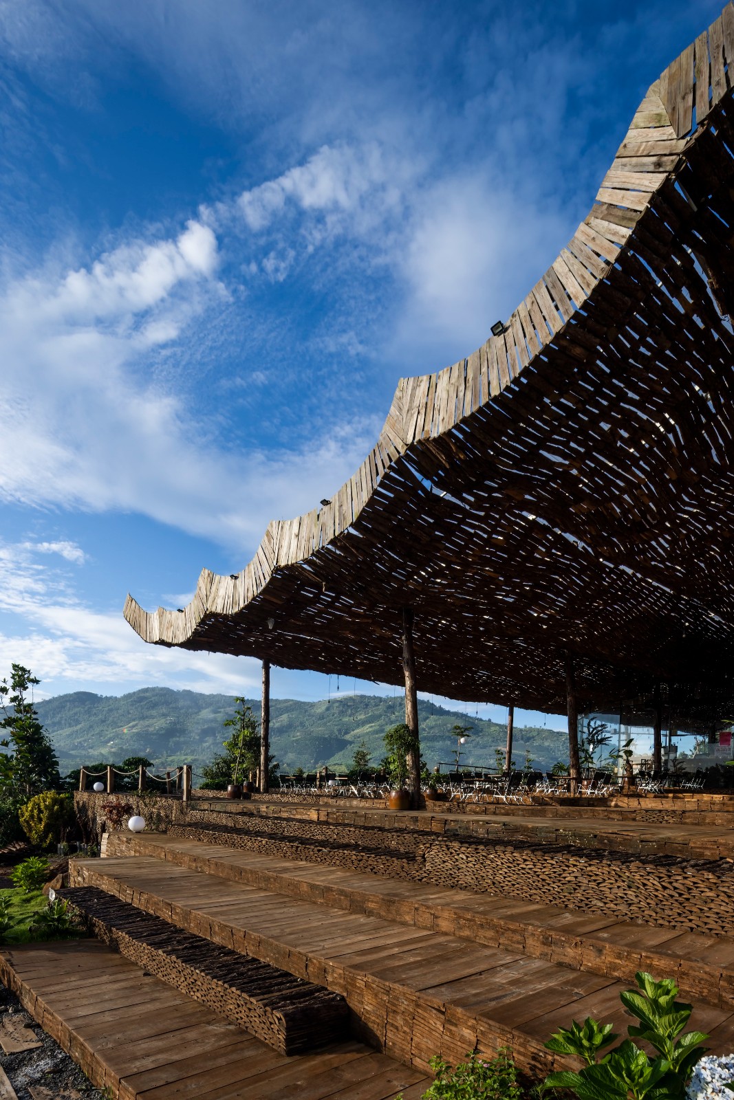 BIM建筑|隐隐看向天空，阮氏咖啡 / The Bloom