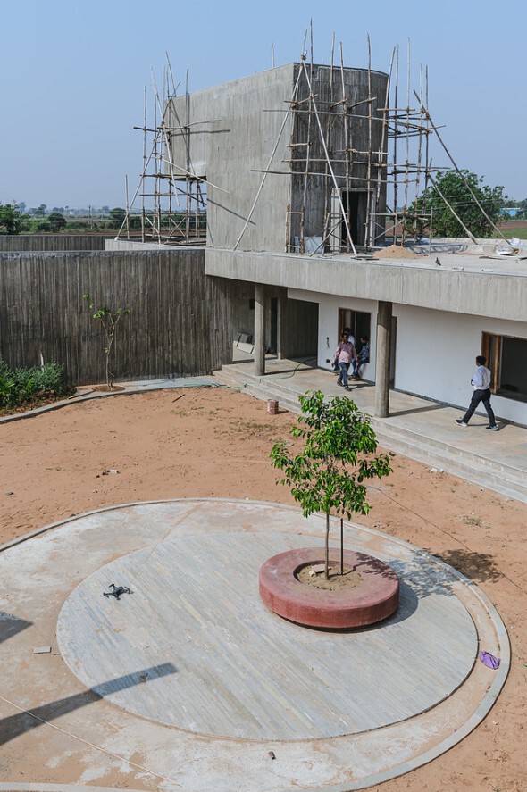 BIM建筑|围合之家 / Design Ni Dukaan