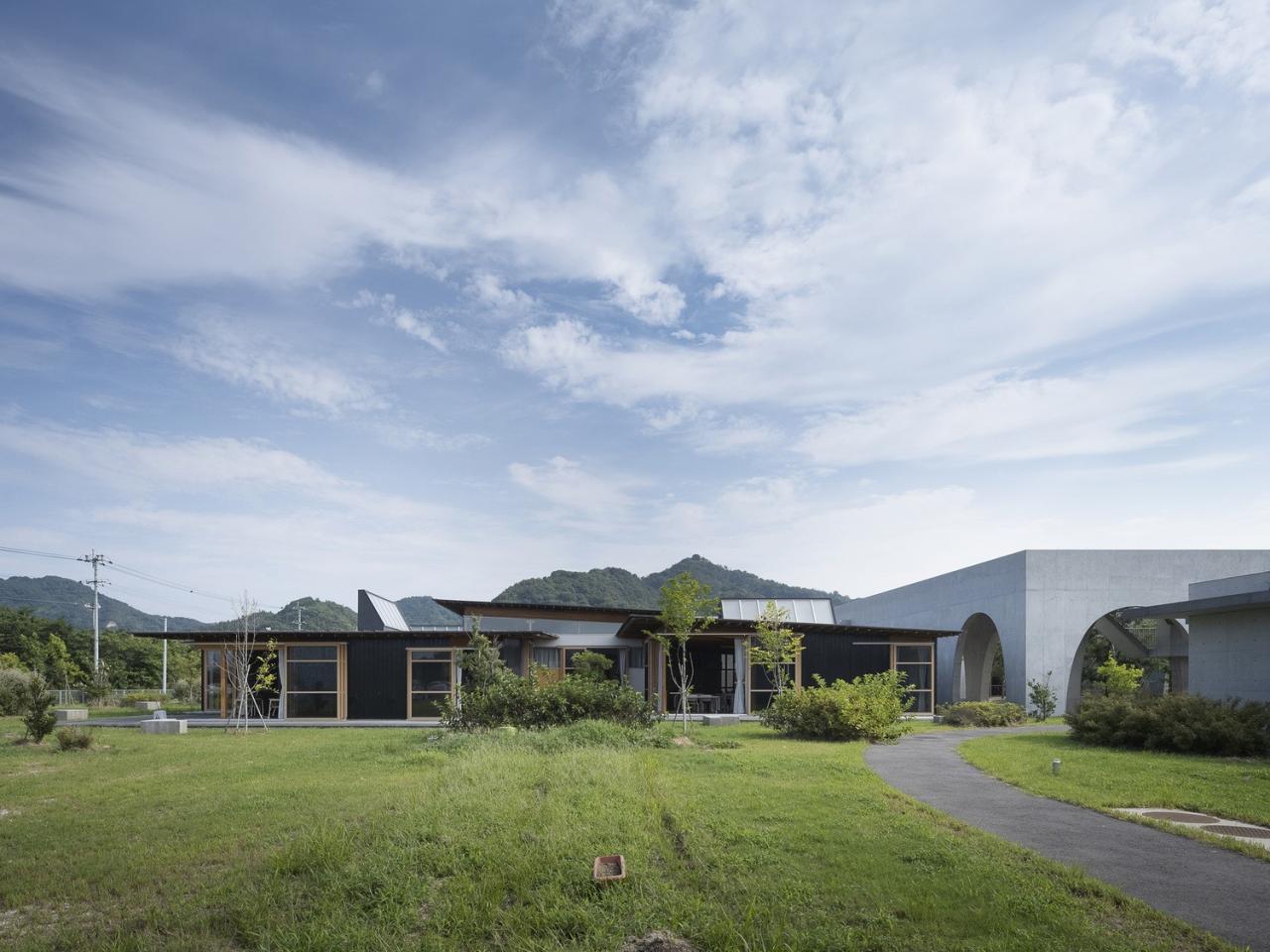 BIM建筑|组团式校园，广岛叡智学院 / CAn