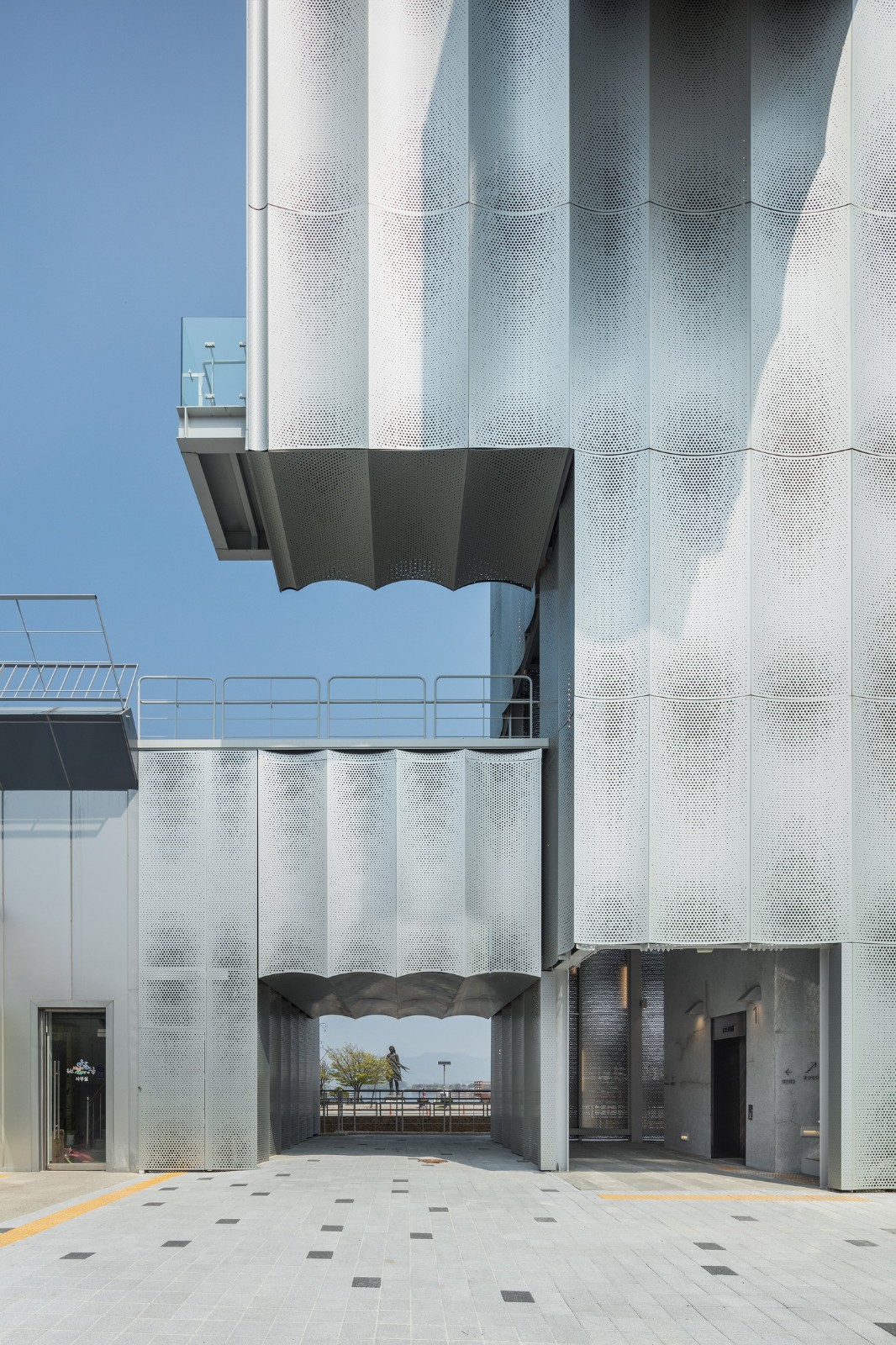 BIM建筑|穿孔板高阶用法，千高原观景台 / Emer-sys