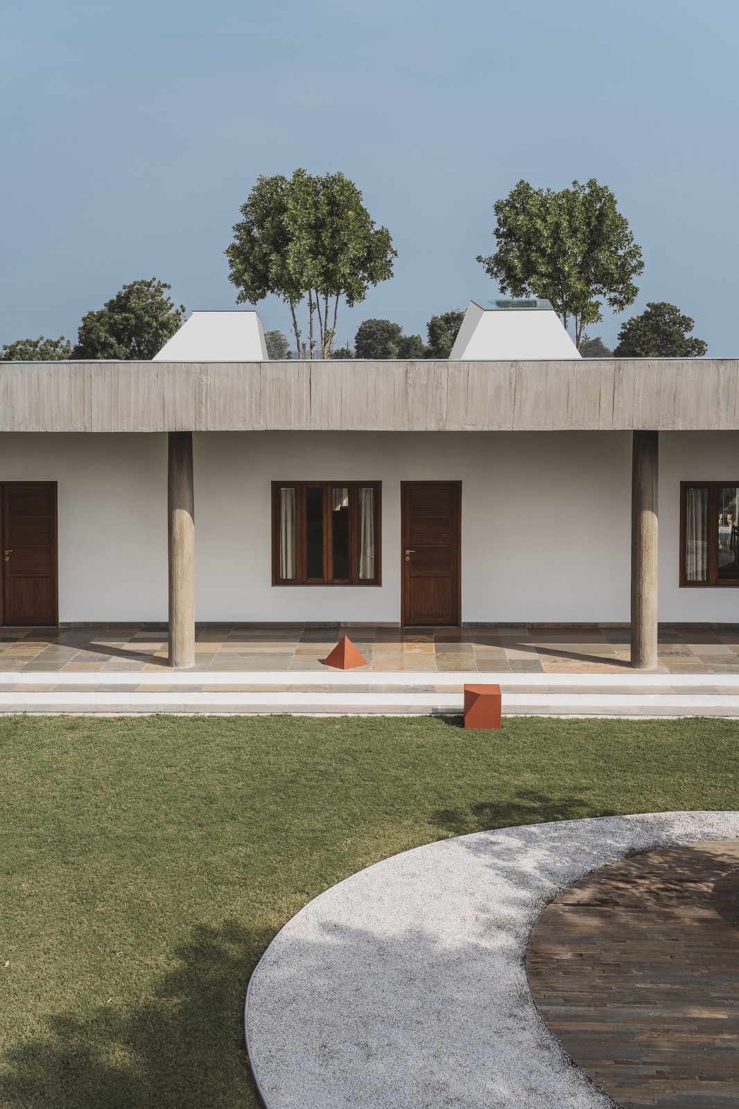 BIM建筑|围合之家 / Design Ni Dukaan