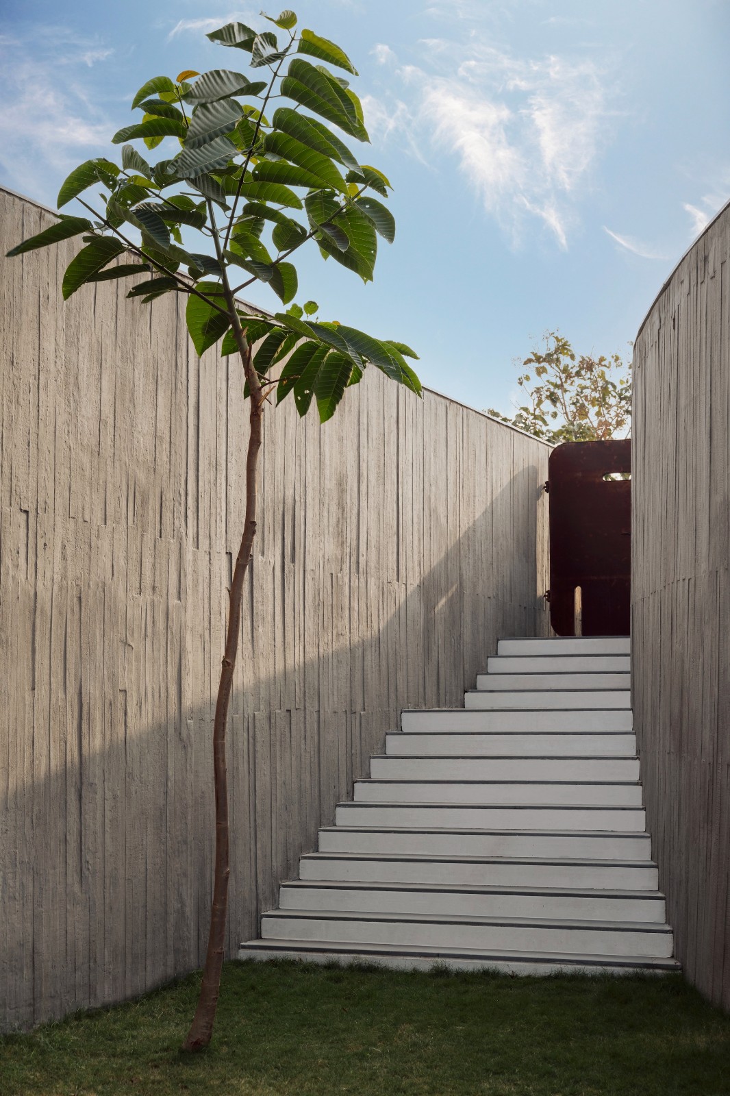 BIM建筑|围合之家 / Design Ni Dukaan