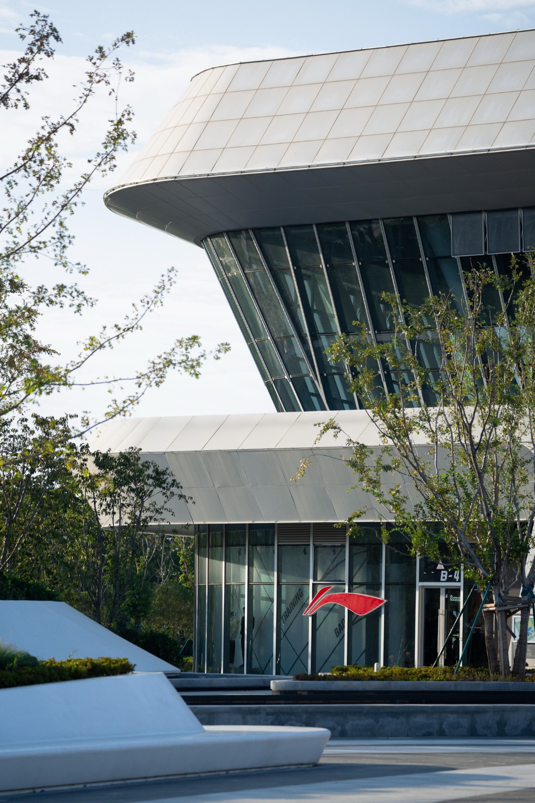 BIM建筑|体育运动催化城市生活：桐乡市全民健身中心暨李宁体育园 / PTD柏涛设计