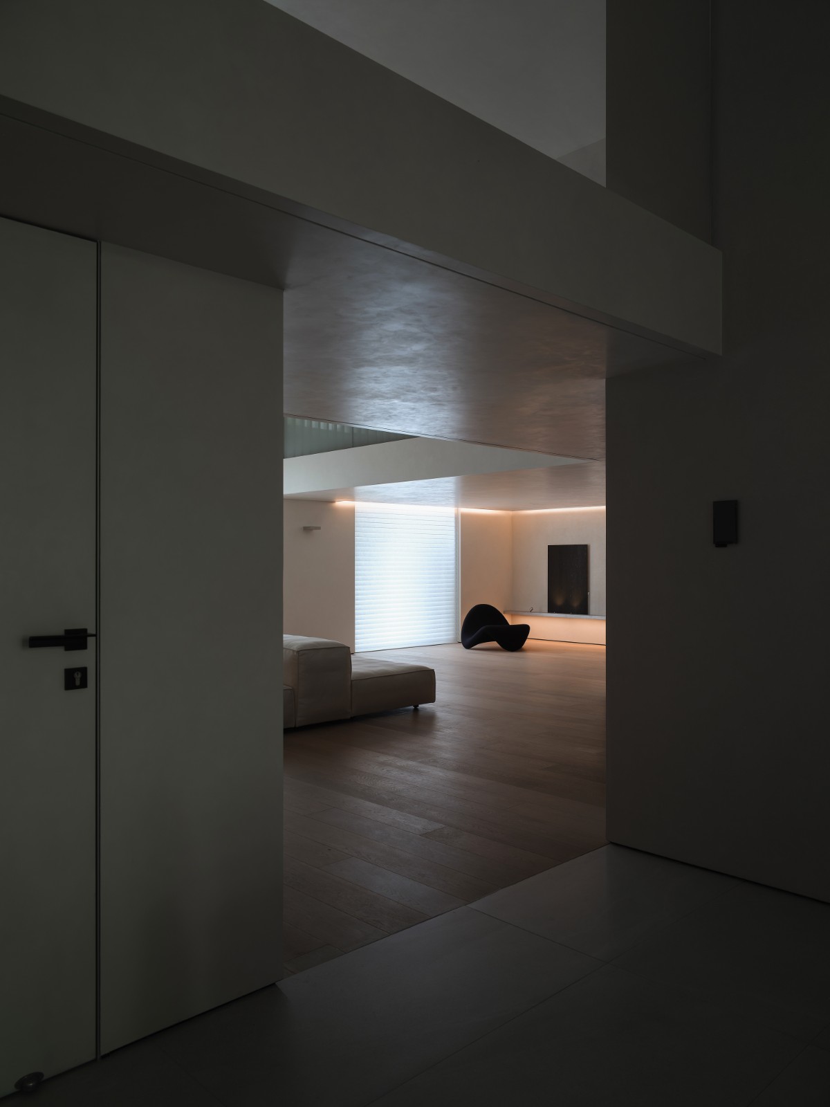 BIM建筑|梧桐树下的420平米复式公寓 :为年轻家庭巧妙创建”视线连通”挑高空间 / 八荒设计