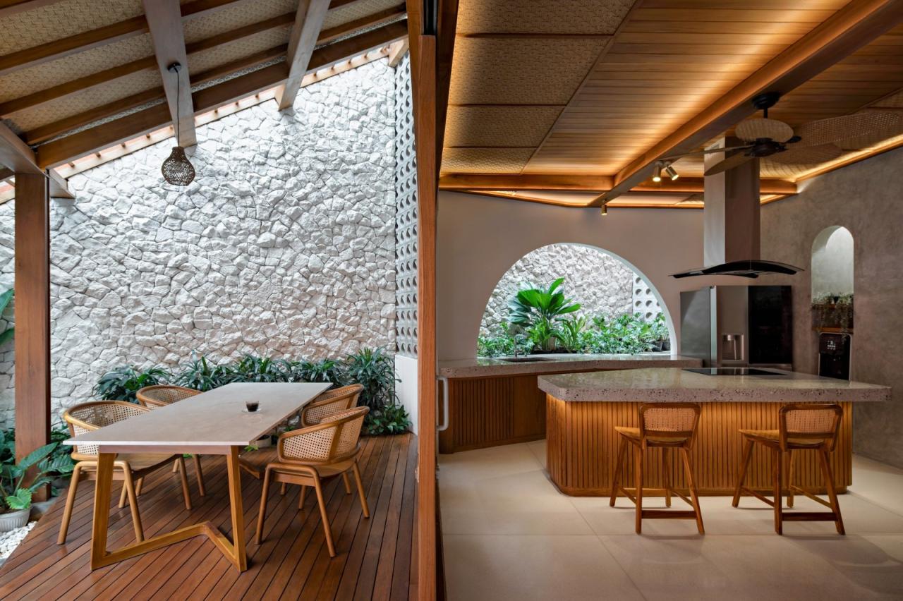 BIM建筑|爪哇屋顶+旋转房间，分心的房子 / Ismail Solehudin Architecture