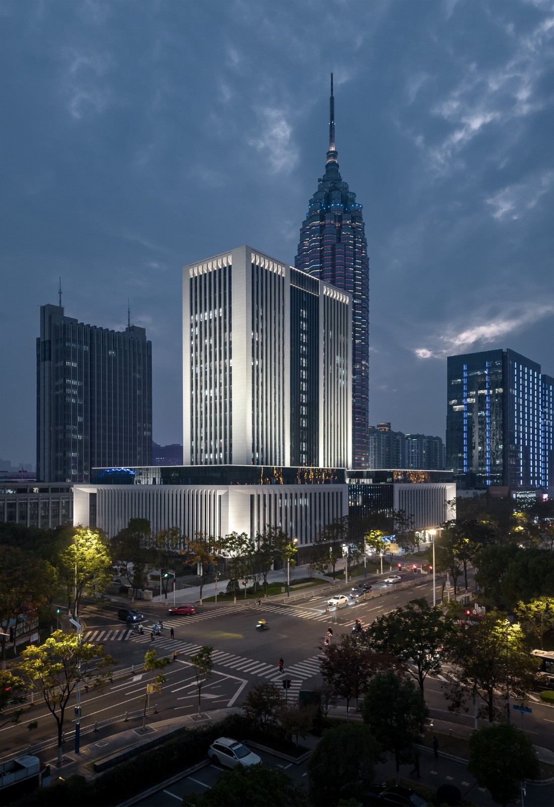 BIM建筑|龙城中轴华彩篇章·龙锦大厦 / 简和建筑