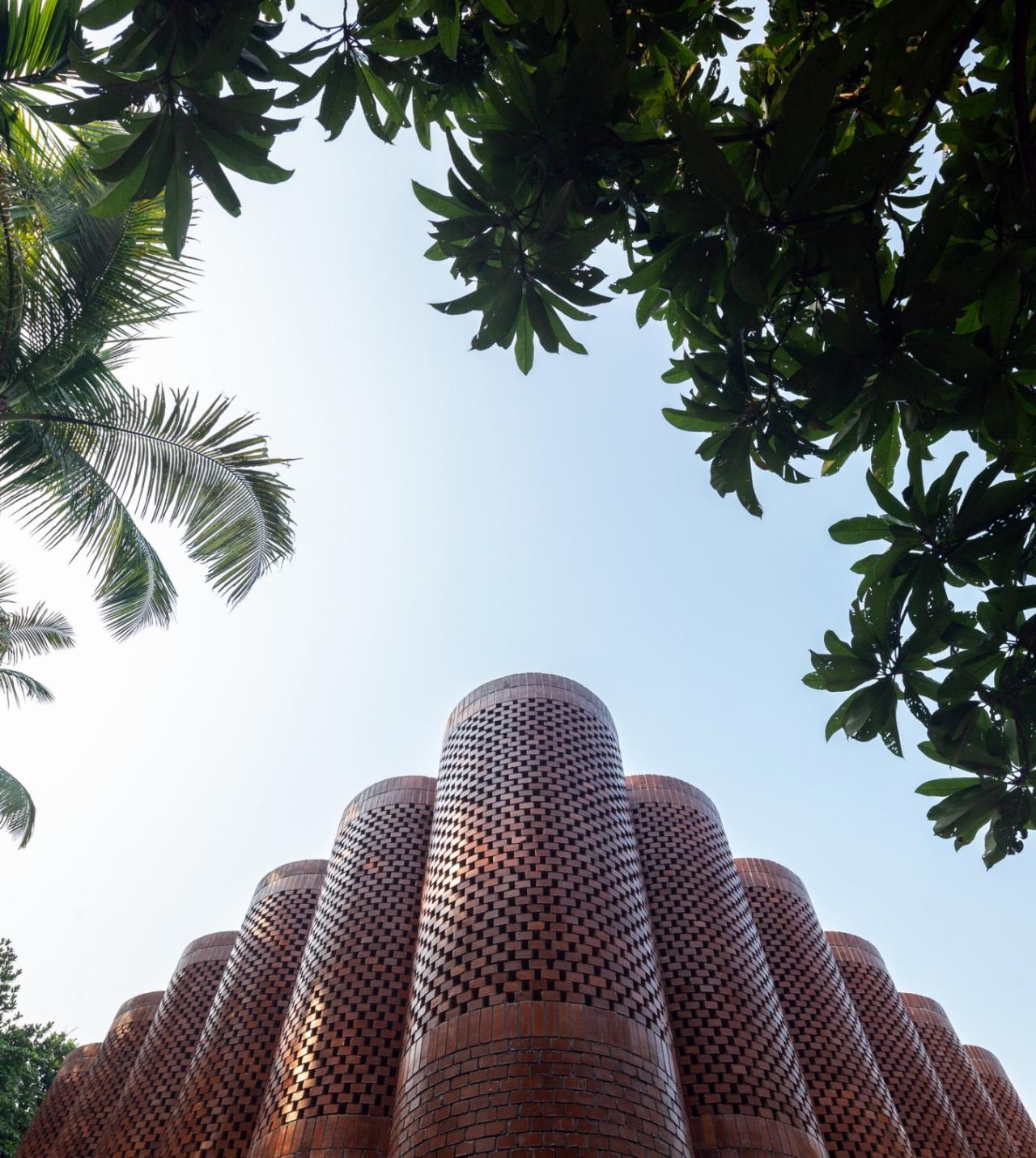 BIM建筑| 陵墓纪念堂，混凝土圆柱‘滴落’ / Sthapotik