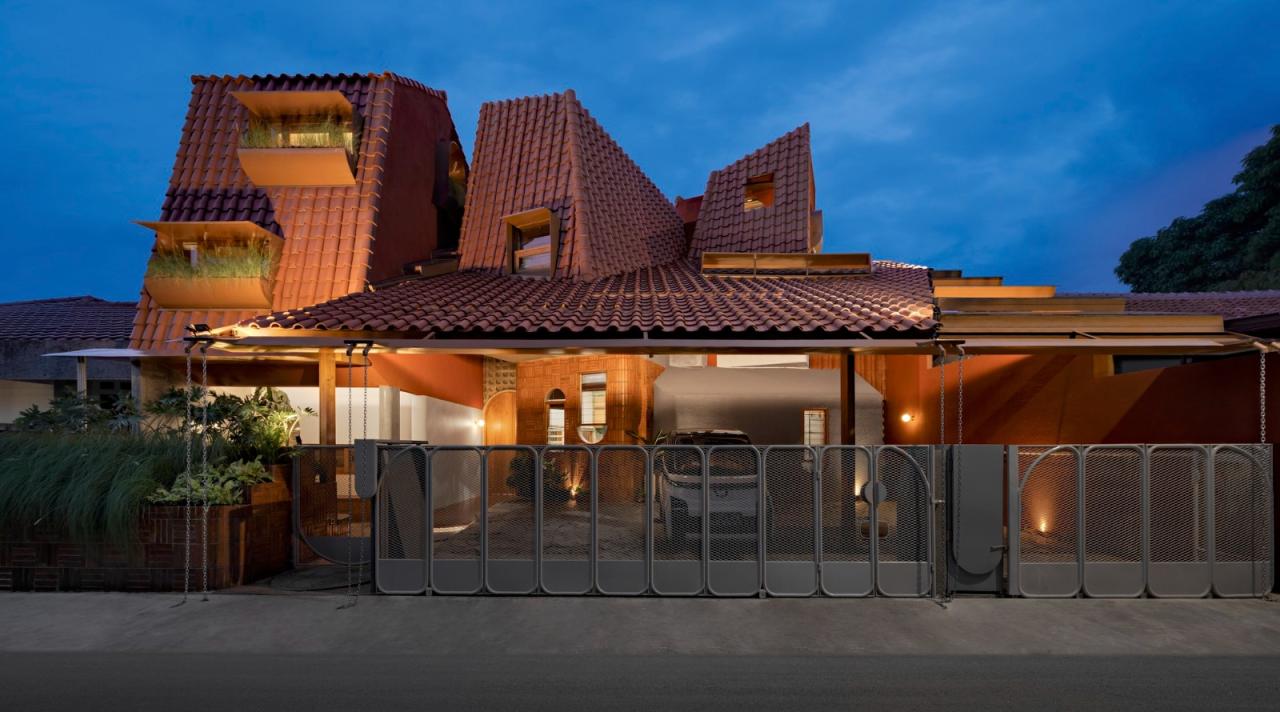 BIM建筑|爪哇屋顶+旋转房间，分心的房子 / Ismail Solehudin Architecture